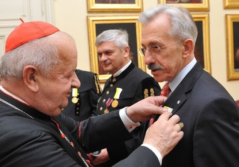 Złoty Medal Pontyfikatu Błogosławionego Jana Pawła II z rąk...