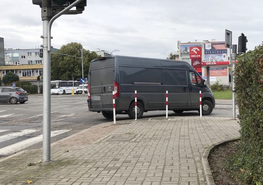 Na rogu skrzyżowania ulic Gdańskiej i Adama Sierpinka w...