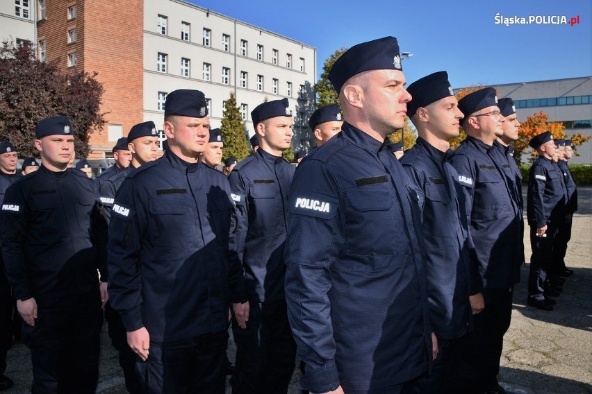 W szeregi policji w Katowicach wstąpiło ostatnio 77 nowych...