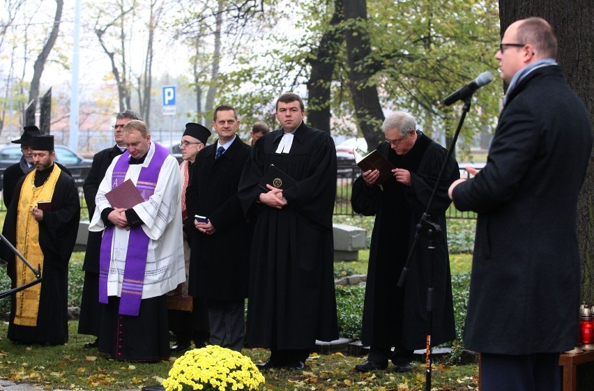 Modlitwa międzywyznaniowa w Gdańsku. Modlili się na Cmentarzu Nieistniejących Cmentarzy [ZDJĘCIA]