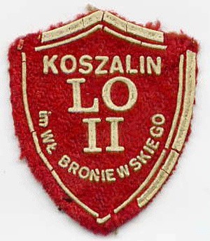 W zakładce "60 lat Bronka&#8221; na mmkoszalin.eu można obejrzeć tarcze szkolne, które uczniowie nosili w latach 70. 