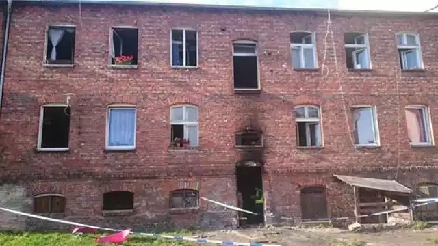 Pożar kamienicy w Lęborku. 16 os&oacute;b trafiło do szpitala