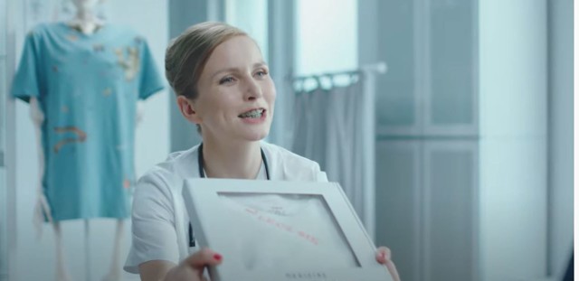 Dorota Masłowska w filmie reklamowym