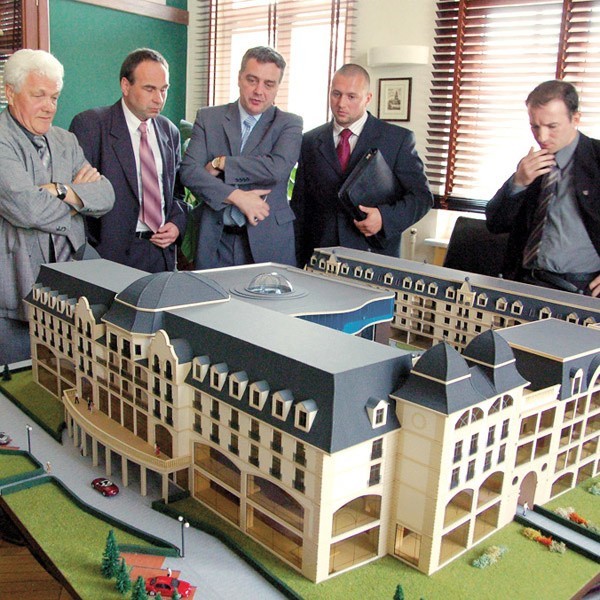 Projekt zabudowy placu Kamińskiego inwestorzy pokazali w gabinecie burmistrza.