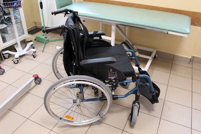 Szpital w Zwoleniu dzięki wsparciu WOŚP wzbogacił się między innymi o wózki inwalidzkie.