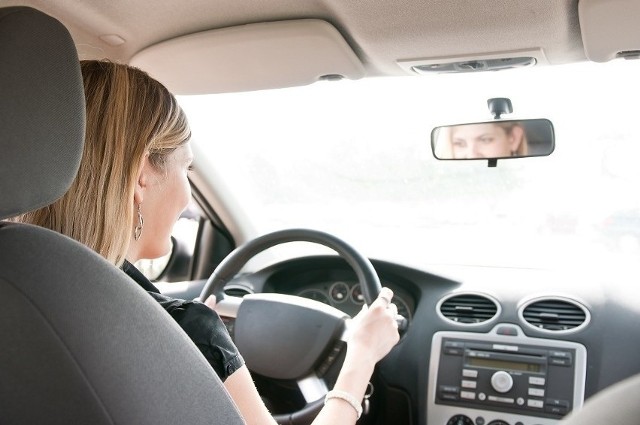 Kobiety są posiadaczkami ponad 40 proc. praw jazdy kategorii B, mimo to w ubiegłym roku spowodowały niespełna 24 proc. wypadków drogowych