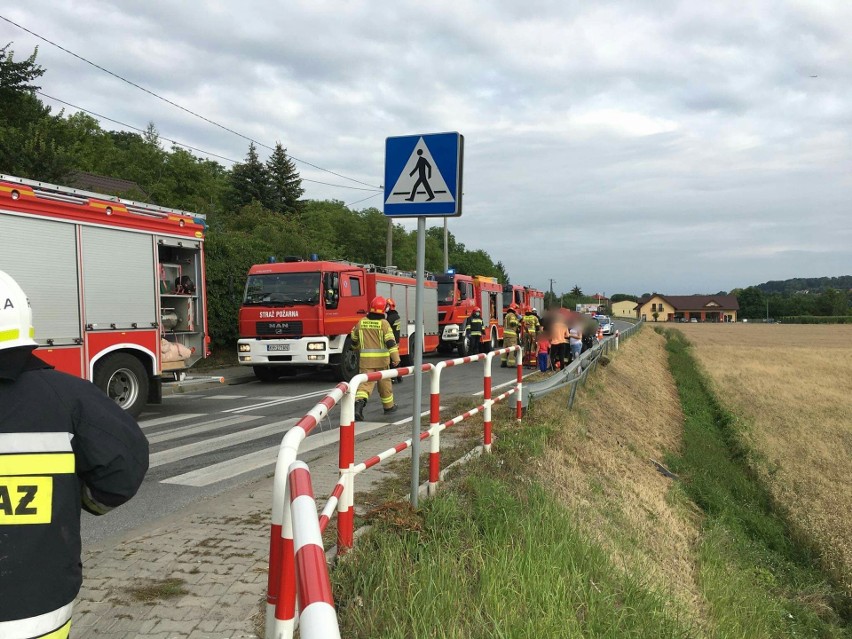 Wypadek w gminie Zielonki. Zderzenie pojazdów na skrzyżowaniu, trzy osoby zostały ranne