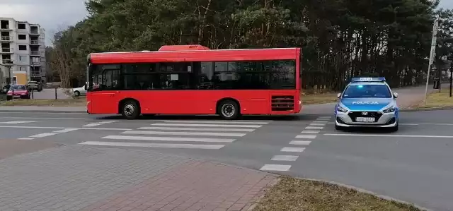 W Nowej Soli doszło do wypadku. Na przejściu dla pieszych została potrącona kobieta. Przejdź do galerii i zobacz więcej zdjęć >>>>