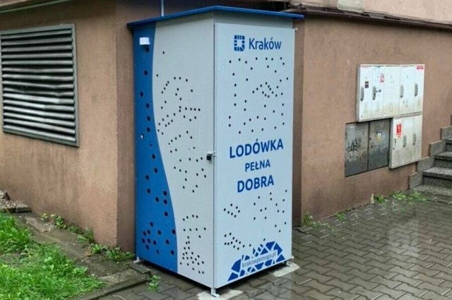 W Krakowie już działa kolejna lodówka społeczna. Można ją znaleźć przy ulicy Praskiej 52