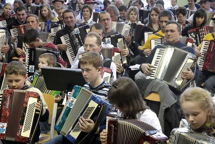 W Miastku, podczas niedzielnego Dnia Jedności Kaszubów,...