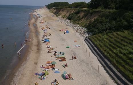 W taką pogodę na plażach są tłumy turystów.