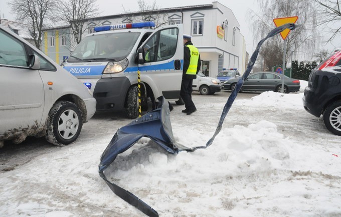 Auto zabiło pieszego i uderzyło w sklep