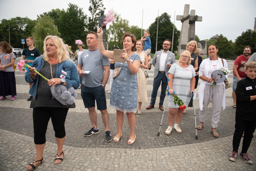 Rodzice powitali Skowronki nową wersją piosenki "Deszcze...