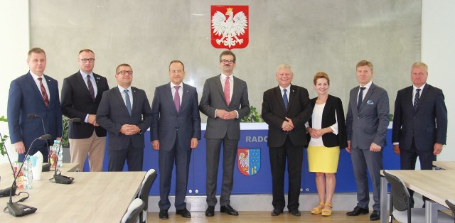 Do wspólnego spotkania doszło w poniedziałek w siedzibie Starostwa Powiatowego w Radomiu. Doktor Werner Almhofer, ambasador Austrii (piąty od lewej) nie ukrywał, że dyskusja była bardzo owocna.