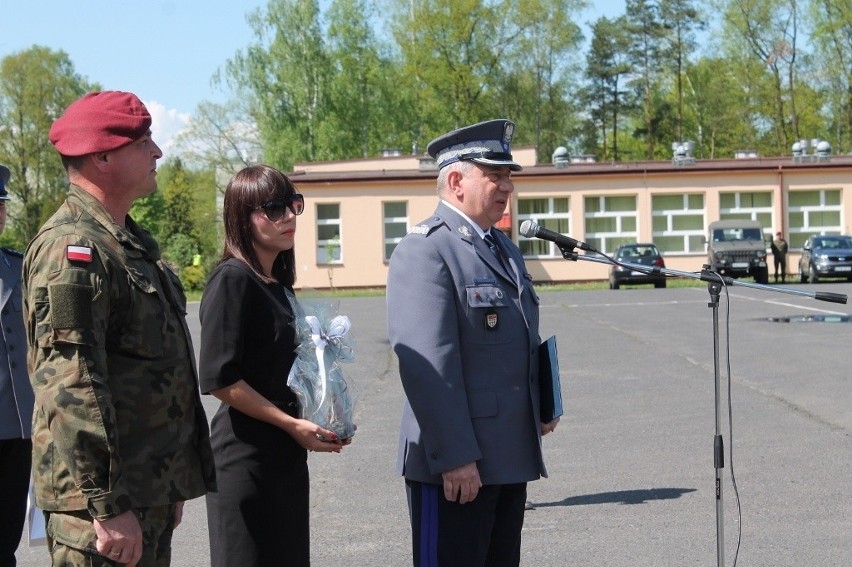 Żołnierz uratował życie rannego policjanta z Opoczna. Został wyróżniony za bohaterską postawę