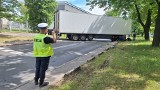 Ciężarówka nie zmieściła się pod wiaduktem we Wrocławiu. Ruch zablokowany! Nie jeździ komunikacja miejska