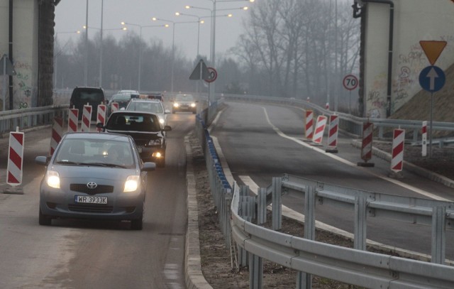 Obwodnica jest już otwarta, ale nie wszystko jest już gotowe. Na Południu mamy na przykład wyłączony pas ruchu w związku z budową przecisku pod torami.