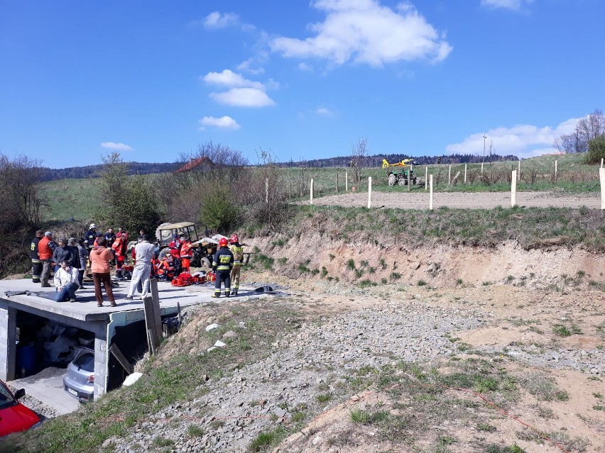 Trzebunia. Nie żyje przygnieciony traktorem rolnik