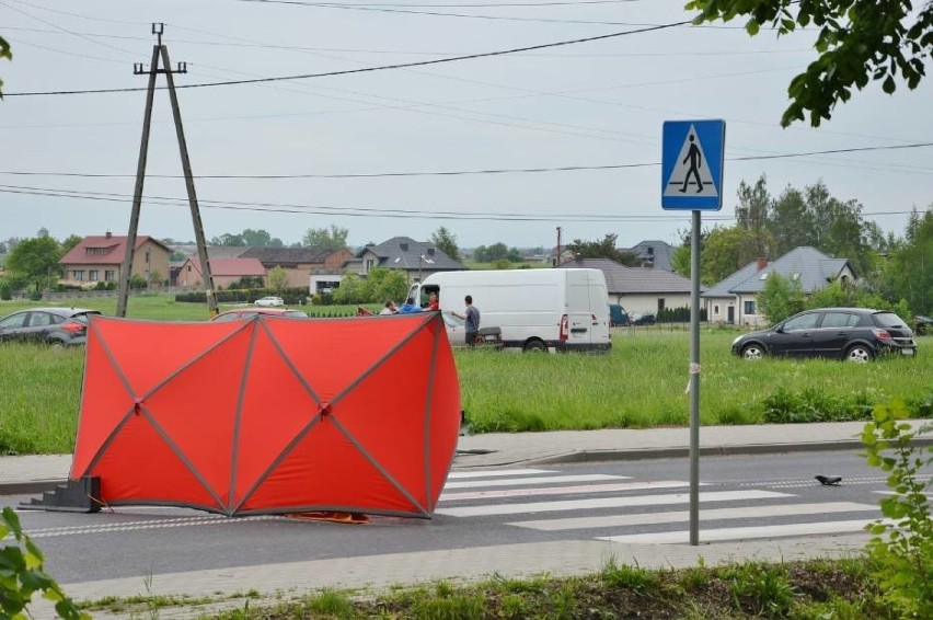 W tym czasie 52-letni cyklista wyjeżdżał z drogi...