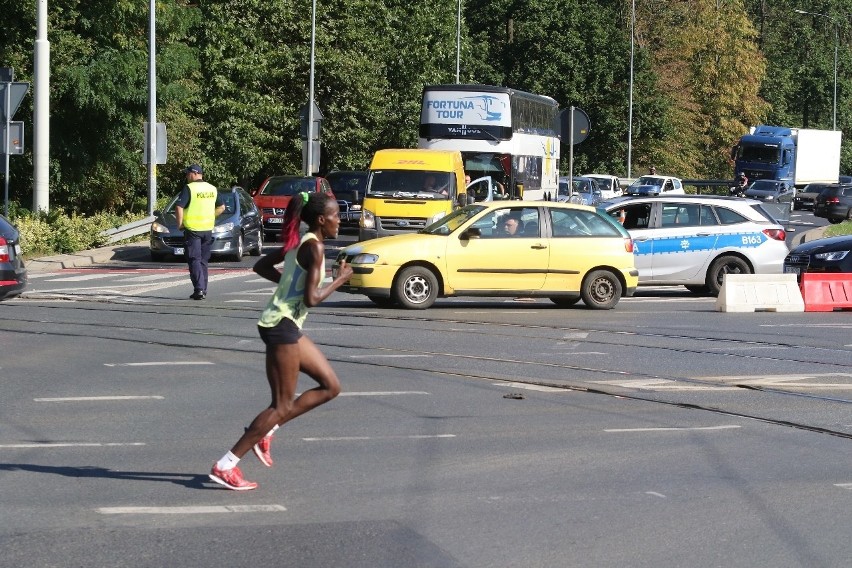 37. PKO Maraton Wrocław. Wielu kierowców utknęło w korku (ZDJĘCA)