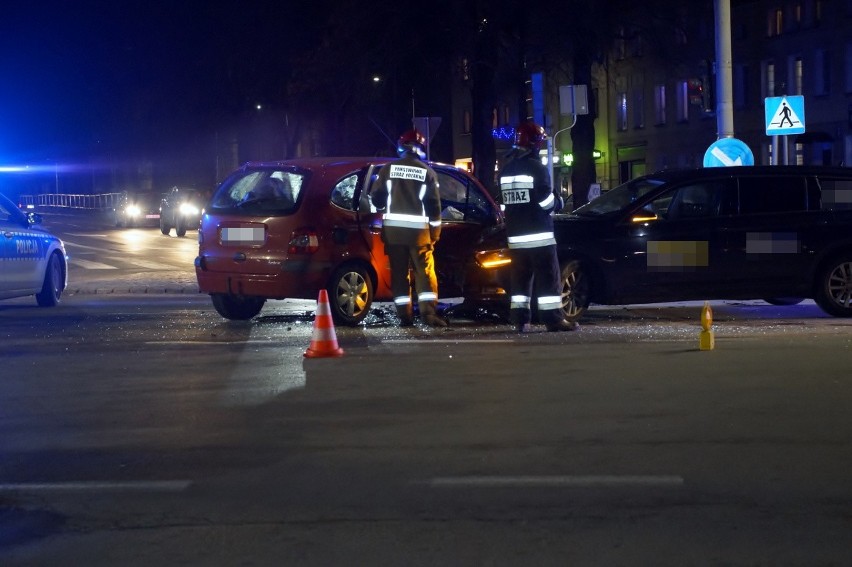 Wypadek na ulicy Garncarskiej w Słupsku. Dwie osoby w szpitalu [ZDJĘCIA]