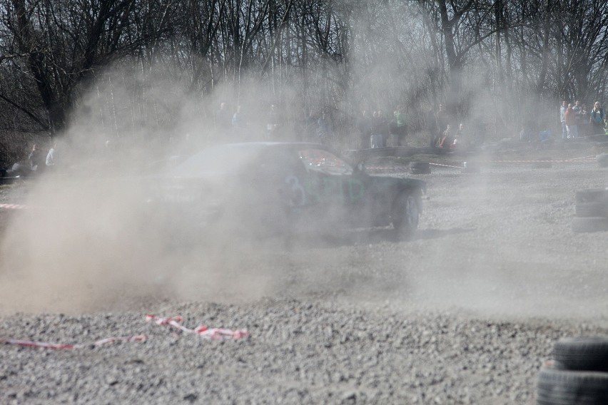 Destruction Derby Krk: wyścigi samochodowe w Krakowie [ZDJĘCIA]