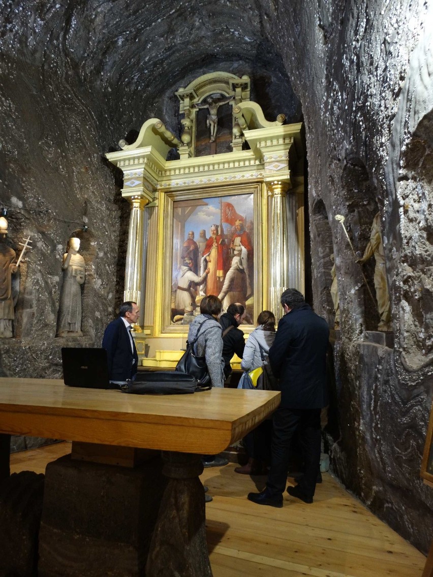 Bochnia. Ołtarz z kaplicy św. Kingi w kopalni soli został odnowiony [ZDJĘCIA]