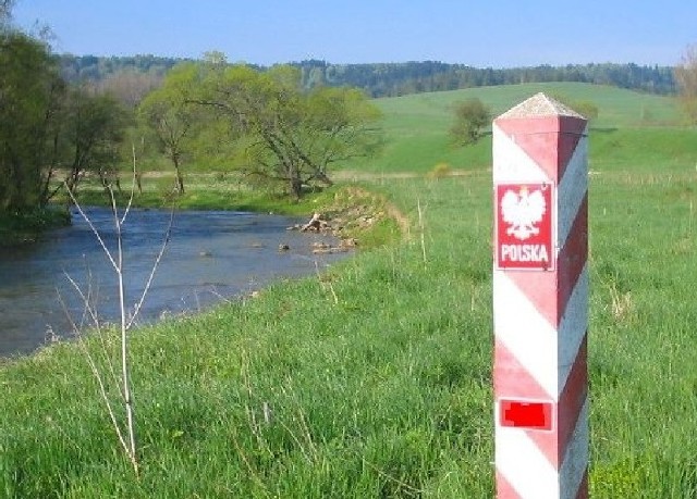 Bezprawne przekraczanie granicy państwowej grozi karą grzywny.