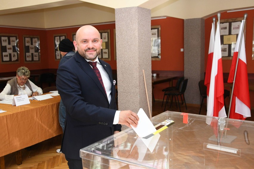 Wybory parlamentarne 2019 w Kielcach. Wybieramy 16 posłów i jednego senatora. Były incydenty! Zobacz nasz raport na bieżąco