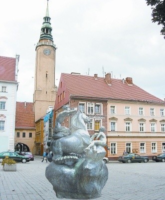 Tak wyglądałaby wschodnia część Rynku, gdyby ustawiono tu fontannę z rzeźbą Trytona. - Ona tu zupełnie nie pasuje - mówią krytycy pomysłu.