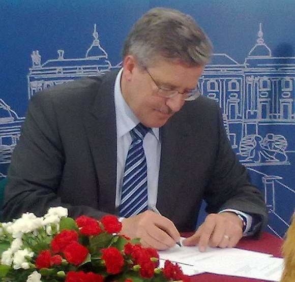 Bronisław Komorowski zatwierdza umowę o tzw. małym ruchu granicznym z Białorusią. Przejście graniczne z Białorusią w Kuźnicy Białostockiej, 22 czerwca 2010.
