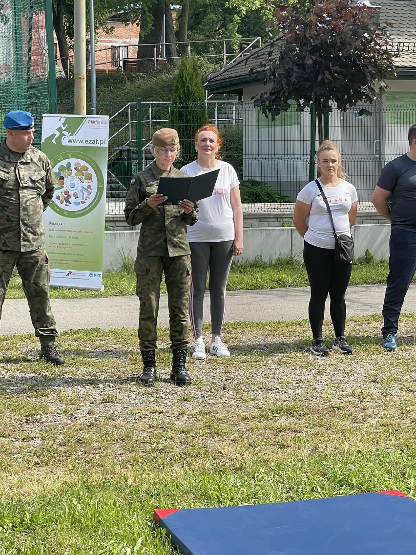 Na opatowskiej Promenadzie wojsko szkoli kobiety. Kolejne szkolenie w ramach akcji Samoobrona kobiet – zaufaj wojsku w niedzielę 18 czerwca