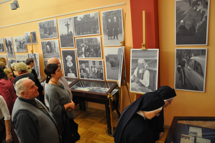 W muzeum prezentowana jest kolekcję archiwalnych zdjęć