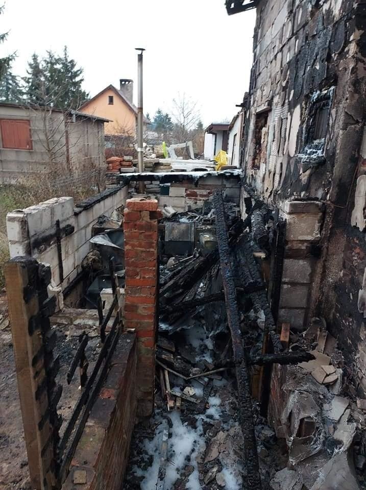 Dramat na działkach na Rudaku w Toruniu. Ogień strawił cały...