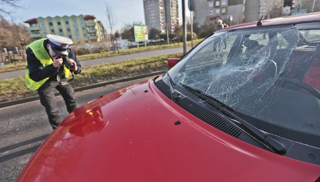 Do potrącenia 19-latki doszło na przejściu dla pieszych przy ul. Sulechowskiej.