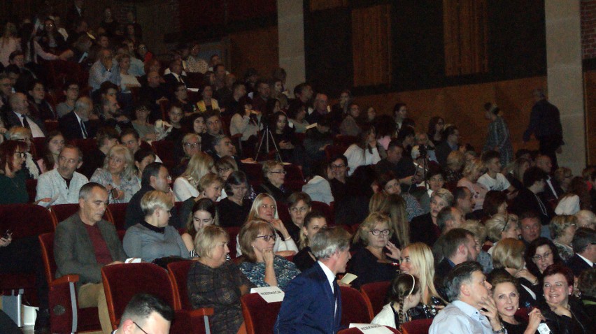 Koncert "Niepodległe nuty" uczniów i absolwentów II Liceum Ogólnokształcącego imienia Marii Konopnickiej w Radomiu