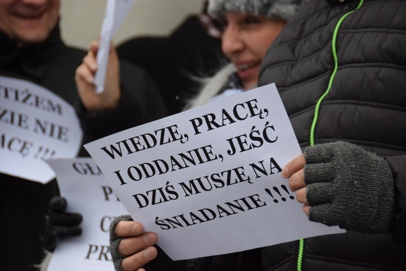 Pracownicy prokuratury pikietowali w Tarnowie. Domagali się podwyżki płac!