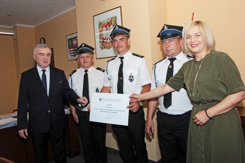 Strażacy z Sędowic, zdobywcy Floriana 2019, nagrodzeni przez marszałka