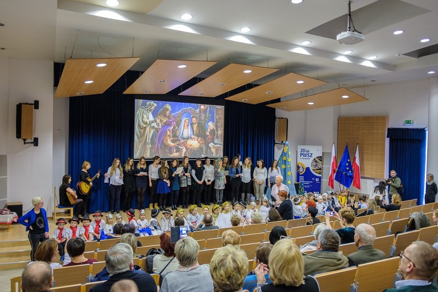 Tarnów. "Dzień Babci i Dziadka" w auli PWSZ [ZDJĘCIA]