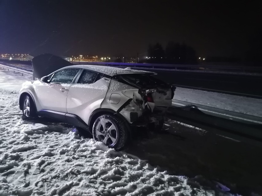 Wypadek na drodze S1 w Rybarzowicach. Poszkodowane dwie osoby