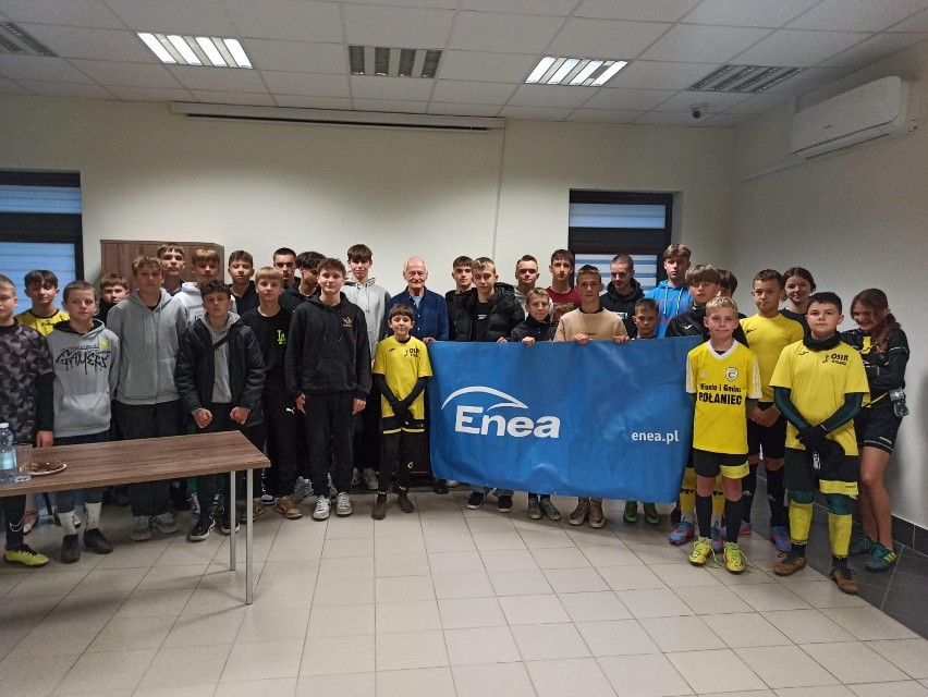 Młodzi piłkarze Czarnych Połaniec uczestniczyli w projekcie Enea "Wspólnie po zwycięstwo". Gościem specjalnym był Krzysztof Rześny