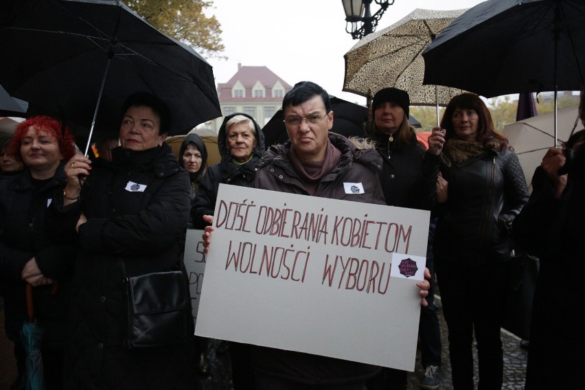 Czarny Protest w Słupsku. Kobiety protestowały po raz drugi.