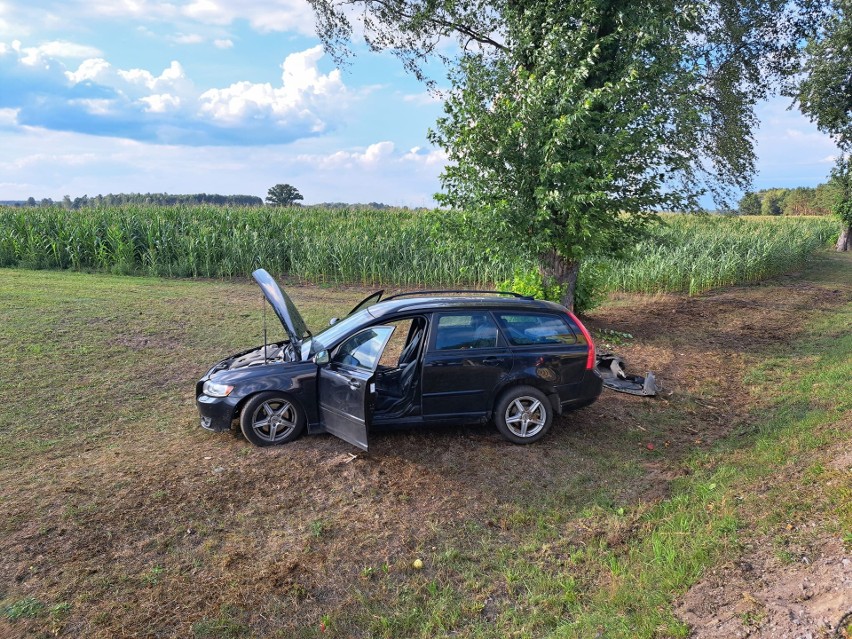 Wypadek na drodze 614 w miejscowości Surowe (gm. Czarnia). 13.08.2023