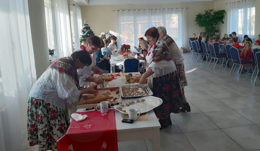 Warsztaty bożonarodzeniowych pierników w Kołaczkowicach.