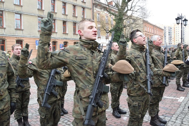 Dzisiaj na bielskim placu Ratuszowym odbyła się przysięga żołnierzy 13. Śląskiej Brygady WOT.