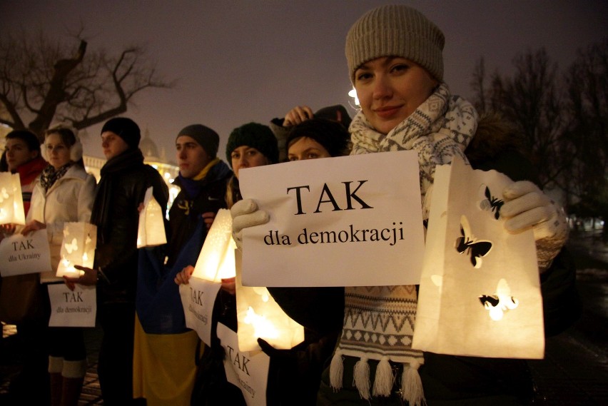 Lampiony wolności dla Ukrainy zapłonęły na pl. Litewskim (ZDJĘCIA, WIDEO)