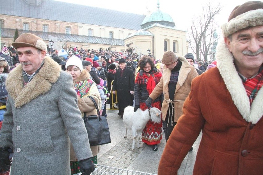 Trzech Króli w Kielcach. Przybyli bryczką, rowerem, lektyką  