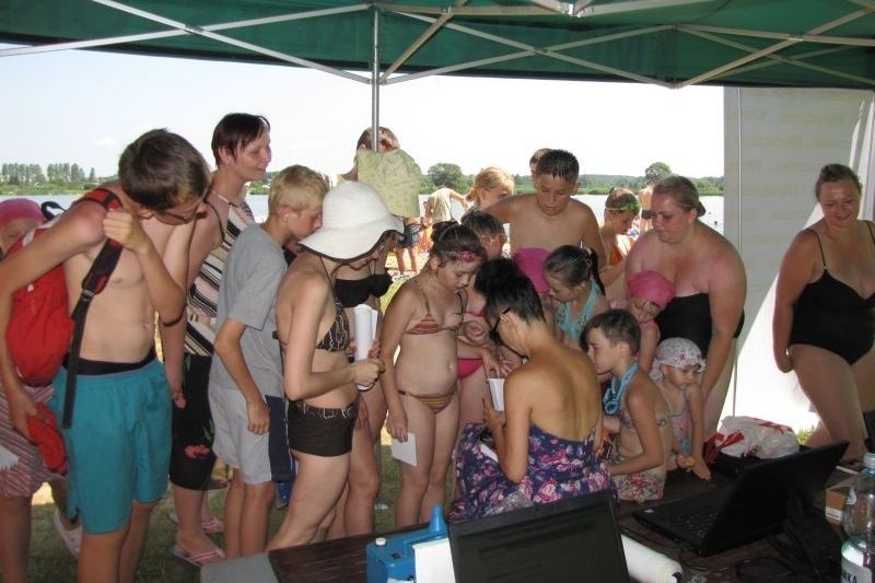 Królowa disco polo na plaży! Fani ją oblegali [FOTO, WIDEO]