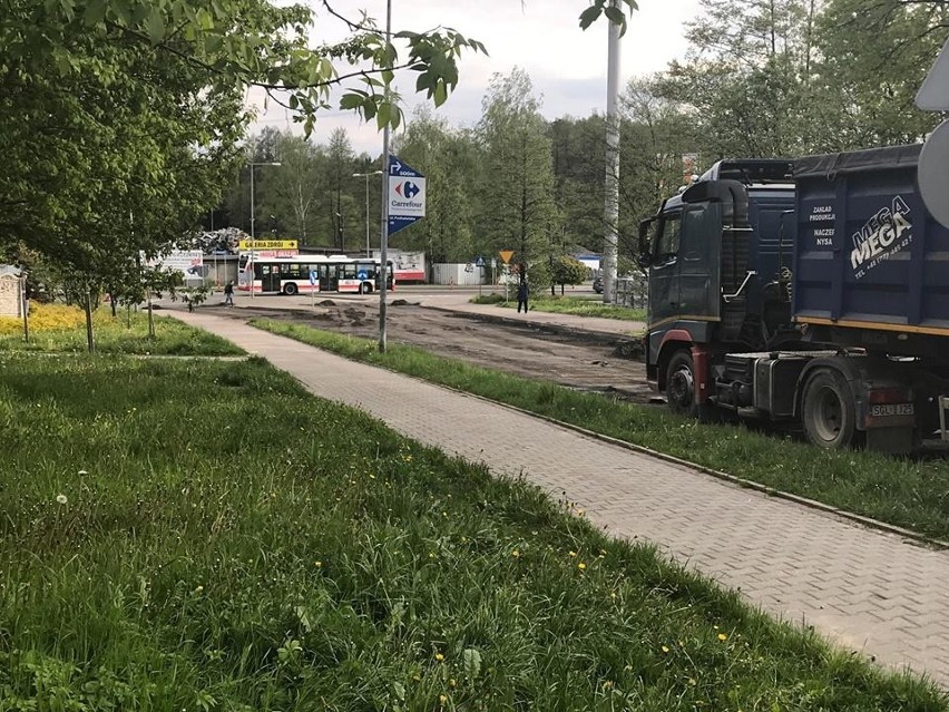 Drogowcy zablokowali dojazdy do bloków w Jastrzębiu