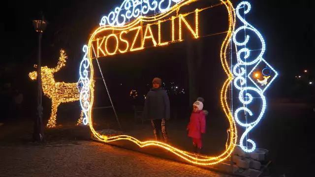 W czwartek w koszalińskim parku rozbłysnęły świąteczne iluminacje. Zobaczcie nowe zdjęcia!